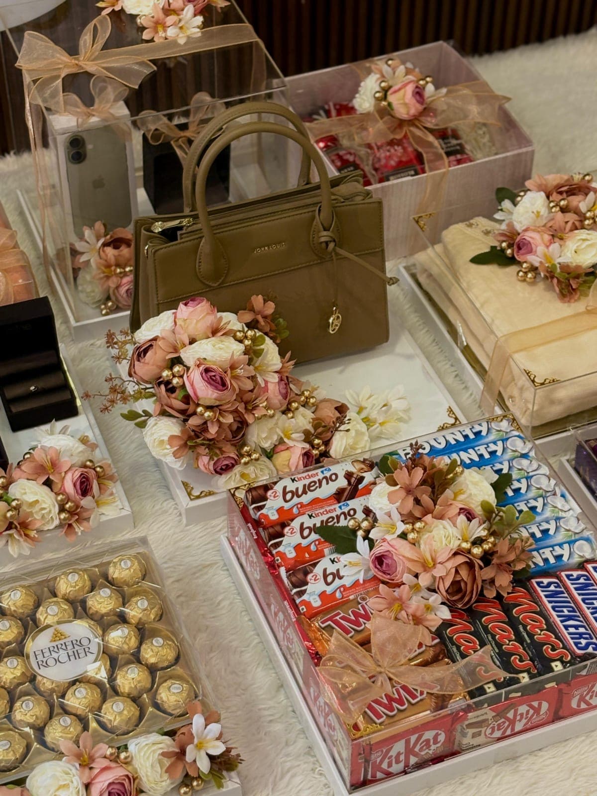 ENGAGEMENT HAMPER SET